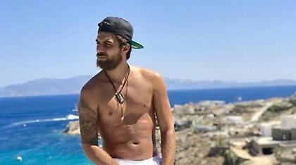 Βίντεο: Ο Μάριος Πρίαμος διασκέδασε στη Μύκονο με ξανθιά καλλονή