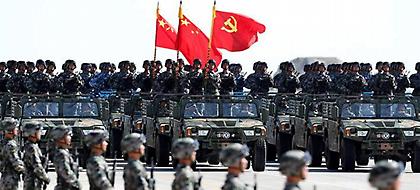 Επίδειξη δύναμης από την Κίνα: Τεράσια παρέλαση με τελευταίας τεχνολογίας οπλικά συστήματα (video)