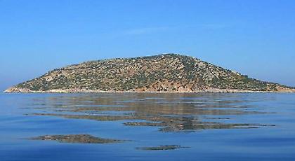 Σώος ο κολυμβητής που αγνοούνταν στο Μαύρο Λιθάρι Αναβύσσου