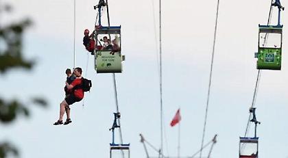 Θρίλερ πάνω από τον Ρήνο: 80 άτομα παγιδεύτηκαν σε τελεφερίκ