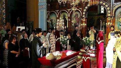 Σε λαϊκό προσκύνημα η σορός του μητροπολίτη Θάσου Προκόπιου που πνίγηκε (pics)