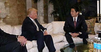 Επικοινωνία Άμπε - Τραμπ για τη Β. Κορέα