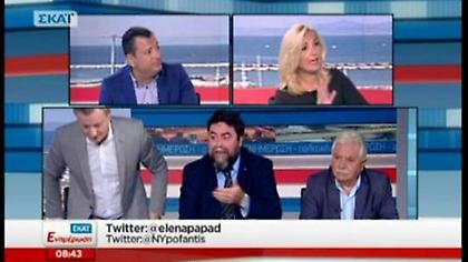 Μαλλιά κουβάρια στον αέρα: «Άντε στο καφενείο του χωριού σου»