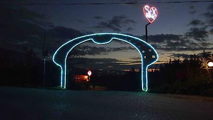 Στο δρόμο που χάραξε η κυρία Σούλα: Ομάδα στην Πάτρα με χορηγό... οίκο ανοχής (pic)