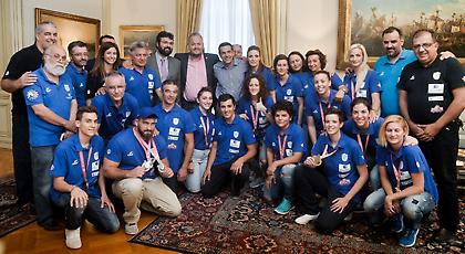 Ο πρωθυπουργός τίμησε την χρυσή Εθνική και τους άλλους κατόχων μεταλλίων των Deaflympics (pics)