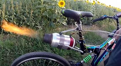 Ρώσος εφευρέτης μετέτρεψε ποδήλατο σε... τούρμπο (video)