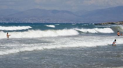 Καιρός: Στους 38 βαθμούς ο υδράργυρος - Ισχυρά τα μελτέμια στο Αιγαίο