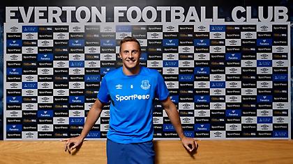 Ανανέωσε με Έβερτον ο Γιαγκέλκα