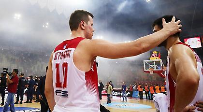 Η παιδική φωτογραφία του Παπανικολάου και το «γλέντι» από Αγραβάνη