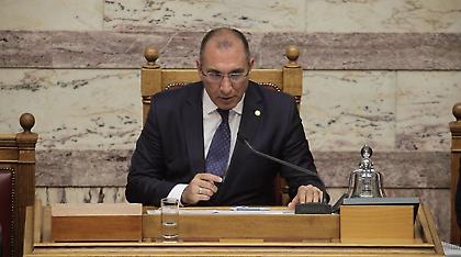 Δημήτρης Καμμένος: Διπλό «χτύπημα» στο υπ. Παιδείας για άσυλο και σημαιοφόρους