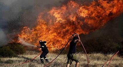 Εκκενώνονται σπίτια στο Λαγονήσι λόγω φωτιάς