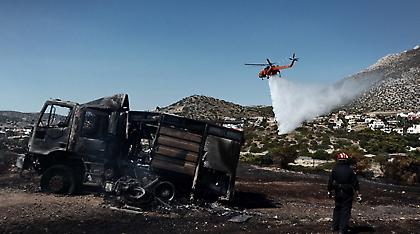 Σε εξέλιξη η φωτιά στη Λέσβο - Κάηκαν σπίτια και πυροσβεστικά στο Λαγονήσι