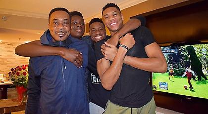 Οι ευχές των Αντετοκούνμπο στον πατέρα τους (pics)