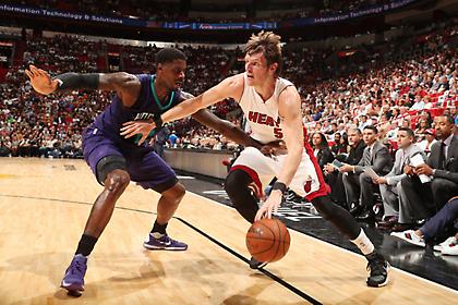 Στους Χοκς ο Μπάμπιτ