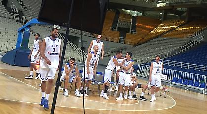 Ο Καλάθης καλωσορίζει τον Μήτογλου με την πιο γνωστή ελληνική λέξη (video)