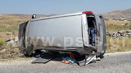 Φωτογραφίες: Συγκρούστηκε τουριστικό λεωφορείο με ΙΧ στην Πάρο