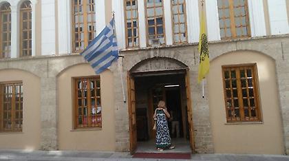 Καταγγελία: Μπουγέλωσαν κοριτσάκι που ζητιάνευε από το παράθυρο της Μητρόπολης Κοζάνης