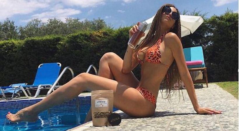 Ο σέξι χορός της Δήμητρας Αλεξανδράκη στην πισίνα (video)