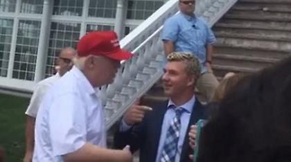 Ο Τραμπ δεν... ξεκουράζεται στις διακοπές: Έκανε «ντου» σε γάμο σε γκολφ κλαμπ