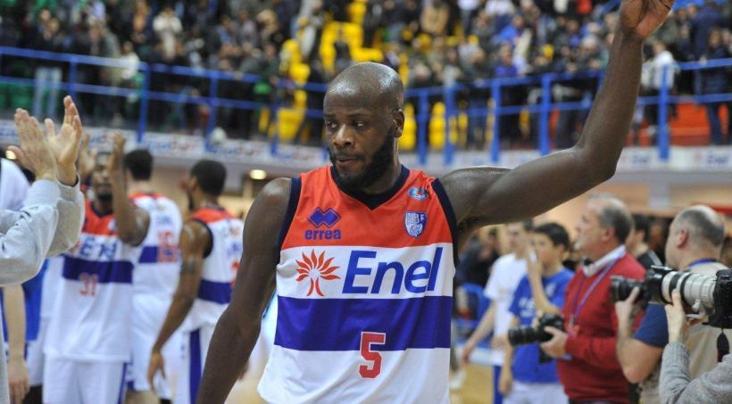 Μία ανάσα από Τζέιμς η ΑΕΚ (video)