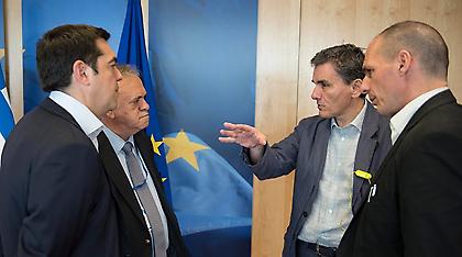 Βιβλίο Βαρουφάκη! Τσίπρας για Τσακαλώτο: Χες τον Ευκλείδη - Ασ' τον να βολοδέρνει