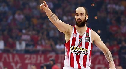 Γιόρτασε οικογενειακώς και με… κατακόκκινη τούρτα ο Σπανούλης (pics)