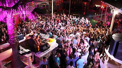 Μύκονος: Αντιδράσεις για την επιβολή «μουσικής σιγής» στις 3 τα ξημερώματα