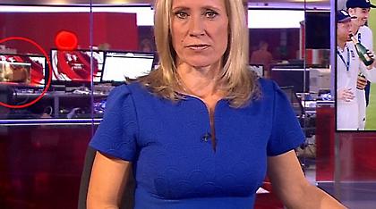 Άτακτος εργαζόμενος του BBC έβλεπε ροζ σκηνές ενώ έπαιζε το δελτίο ειδήσεων (video)