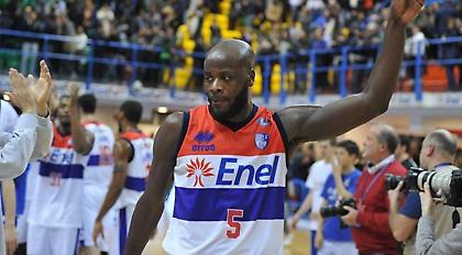 Ανακοίνωσε και Τζέιμς η ΑΕΚ!