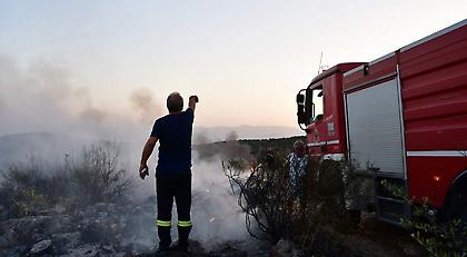 Υψηλός παραμένει ο κίνδυνος πυρκαγιάς - Υπό μερικό έλεγχο οι πυρκαγιές σε Τζιά και Αταλάντη