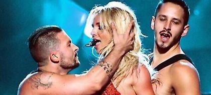 Πανικός σε σόου της Μπρίτνεϊ Σπίαρς -«Εχει όπλο;» φώναζε η τραγουδίστρια (video)