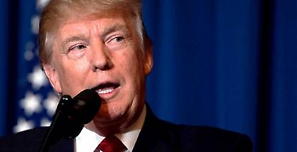 Δεν σκέφτεται να απολύσει τον ειδικό εισαγγελέα για τη Ρωσία ο Τραμπ