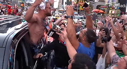 Έπιασε κορόιδα και στη Νέα Υόρκη ο «μαϊμού» ΜακΓκρέγκορ (video)