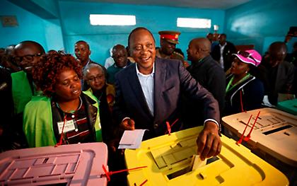 Κένυα: Επανεξελέγη ο Κενυάτα, ξέσπασαν ταραχές