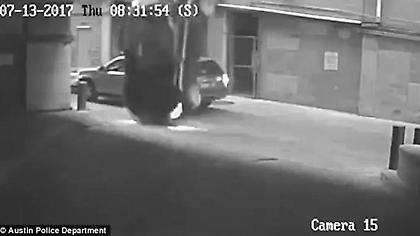 Αυτοκίνητο πέφτει από τον 7ο όροφο πάνω σε διερχόμενο ΙΧ -βίντεο