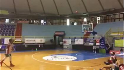 Το… μπουμπούνησε απ’ το κέντρο ο Χάκετ (video)