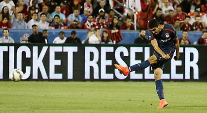 Μπουχαλάκης σημαίνει… μπαλωθιά! (video)