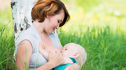 Της ζήτησαν να μη θηλάζει στο μουσείο και... κατάλληλα! (pics)