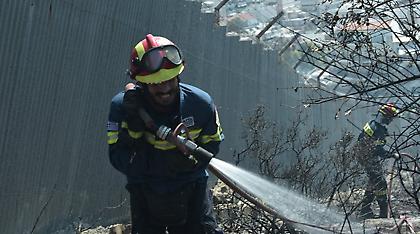 Αλβανία: Συνεχίζονται οι προσπάθειες κατάσβεσης φωτιάς πάνω από μειωνοτικό χωριό