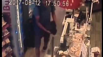 Βίντεο: Άρπαξε χωρίς δισταγμό τα χρήματα για το «Χαμόγελο του Παιδιού»