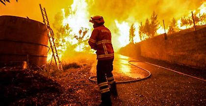 Μάχη με τις φλόγες στη νότια Ευρώπη