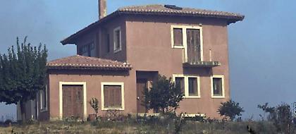 Γλίτωσε από τις φλόγες το σπίτι του Κουφοντίνα στο Βαρνάβα -Το κατέβρεχε η σύζυγός του (pics)