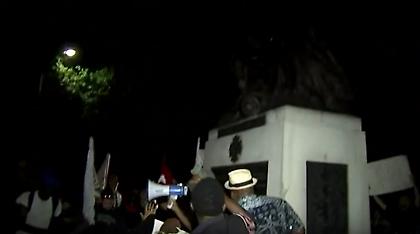 Επεισόδια στην Ατλάντα: Διαδηλωτές κατέστρεψαν το Μνημείο της Ειρήνης (video)