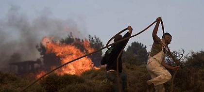 Βίντεο-ντοκουμέντο: Τα μέτωπα της φωτιάς στην Αττική όπως τα κατέγραψε επιβάτης αεροπλάνου