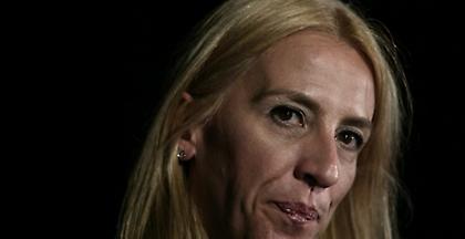 Ρένα Δούρου: «Όταν επιχειρούμε σιωπούμε»