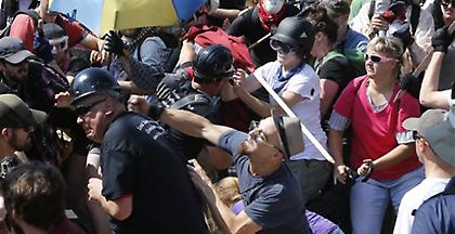 Τρεις ηχηρές παραιτήσεις από το Συμβούλιο του Τραμπ λόγω του Σάρλοτσβιλ