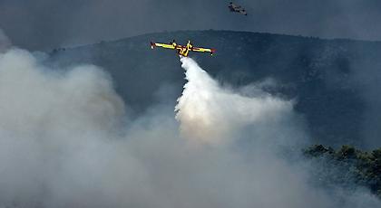 Μαίνεται η φωτιά στην ανατολική Αττική - Προσπάθεια να μην ξεφύγει προς Μαλακάσα-Πολυδένδρι