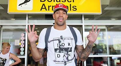 Φελντέιν: «Πολύ χαρούμενος που θα παίξω στον Ερυθρό Αστέρα»