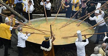 Βέλγιο: Έφτιαξαν ομελέτα με 10.000 αυγά!