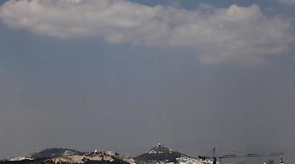 Βίντεο: Ο καπνός από την φωτιά στην Ανατολική Αττική έφτασε στο Λιβυκό Πέλαγος